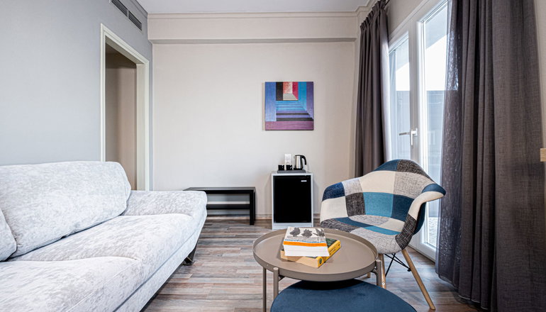 4* Riviera Hotel