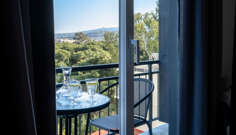 4* Riviera Hotel