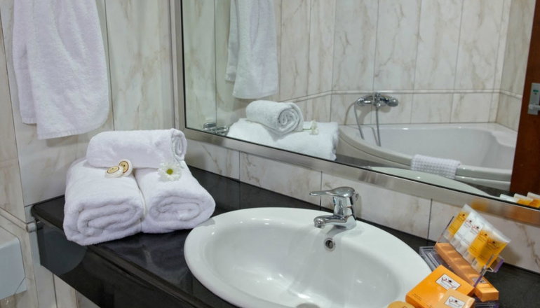 4* Royal Hotel