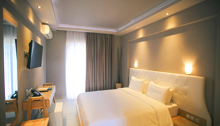 4* Royal Hotel and Suites