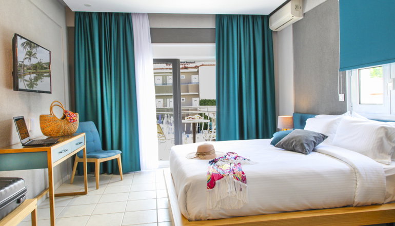 4* Royal Hotel and Suites