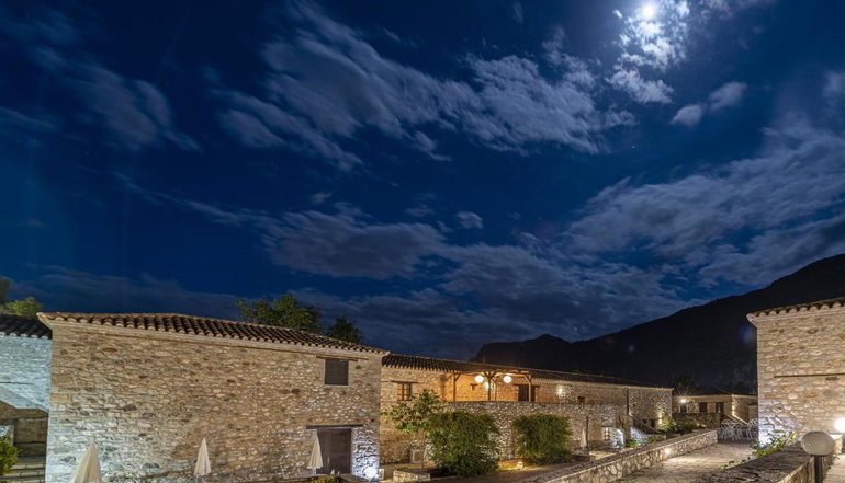 4* Semantron Traditional Village - Ελαιώνας Διακοπτού