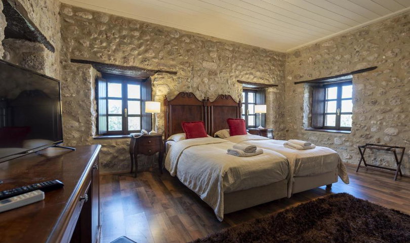 4* Semantron Traditional Village - Ελαιώνας Διακοπτού