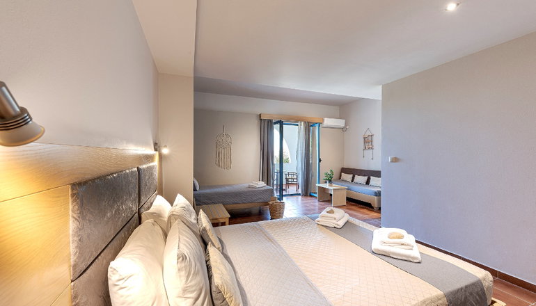 4* Skiros Palace