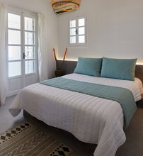 4* Symmetry Suites