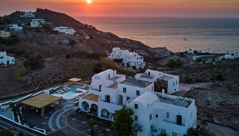4* Symmetry Suites