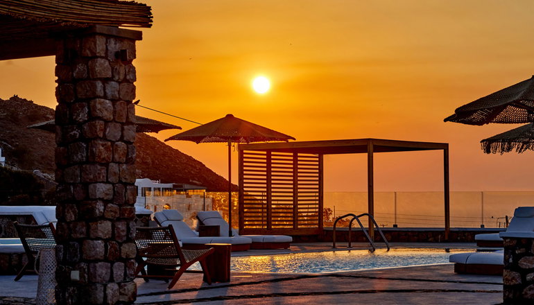 4* Symmetry Suites