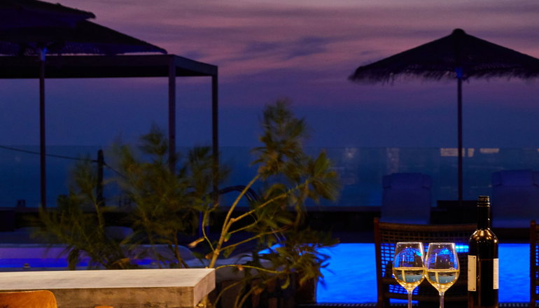 4* Symmetry Suites