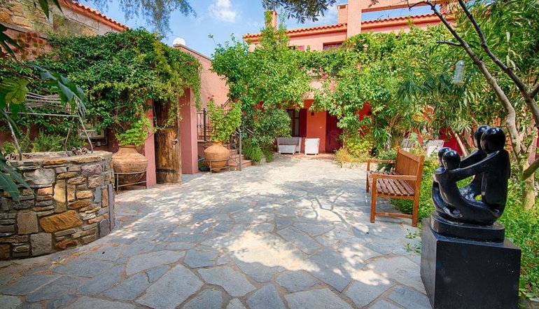 4* The Varos Residences