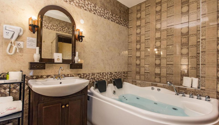 4* Theatro Hotel Odysseon - Καλαμπάκα