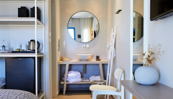 4* Vigla Hotel