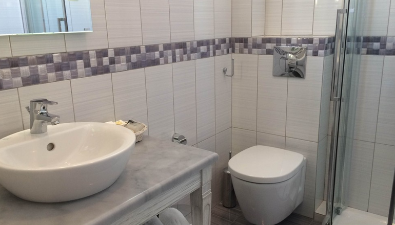 4* Vigla Hotel