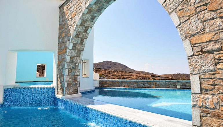 4* Vigla Hotel
