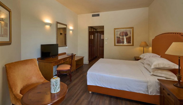4* Xenia Palace Portaria