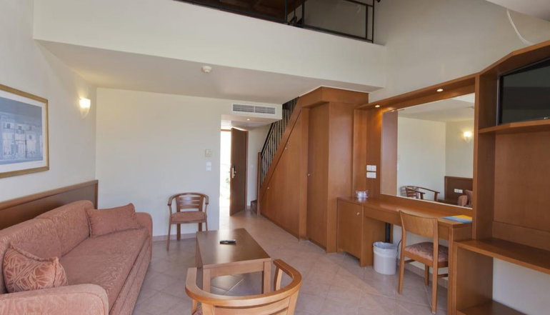 4*Hydramis Palace Beach Resort