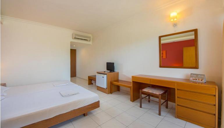 Delfinia Hotel