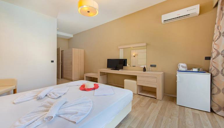 Delfinia Hotel