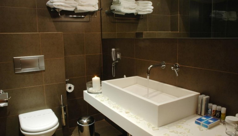 5* 1000 Colors Hotel
