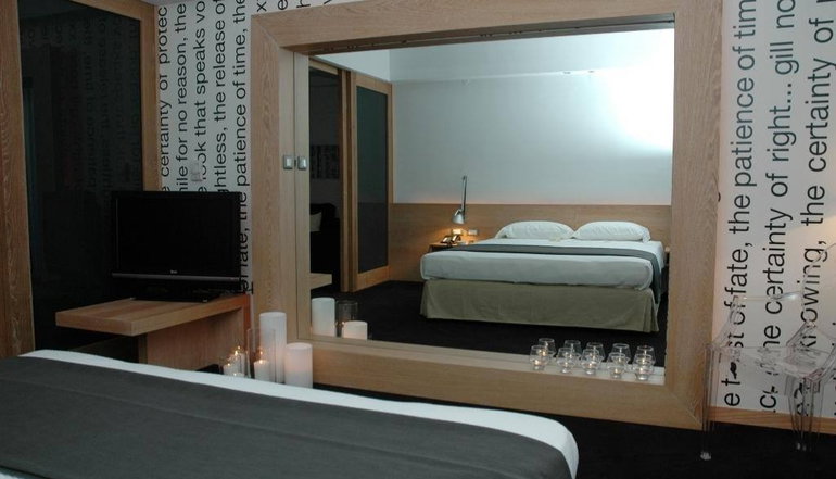 5* 1000 Colors Hotel