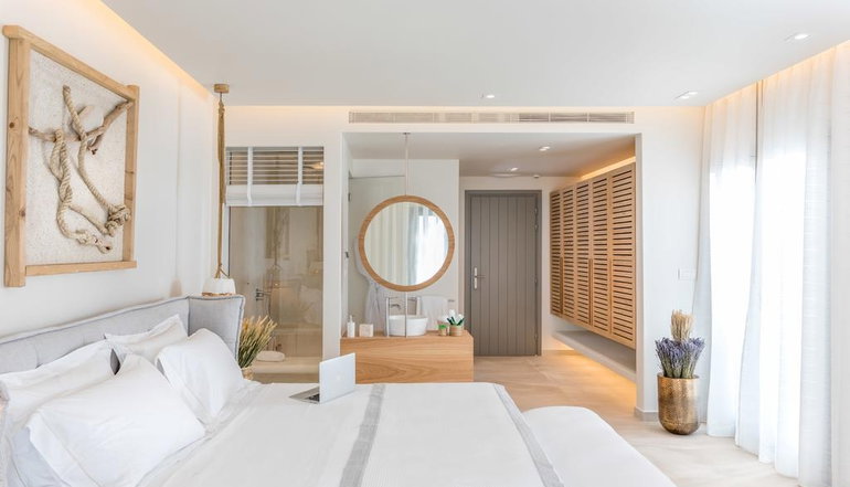 5* 18 Grapes Hotel