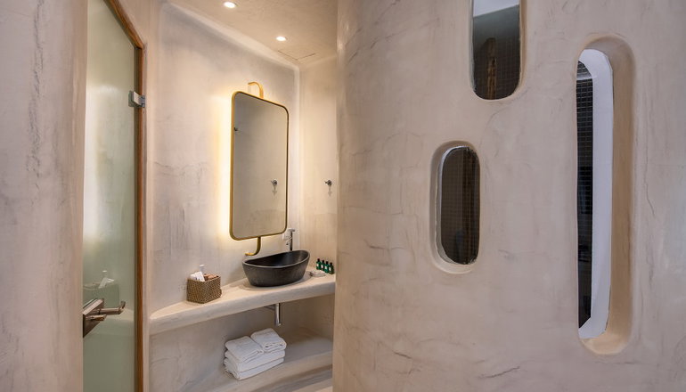 5* Athina Luxury Suites