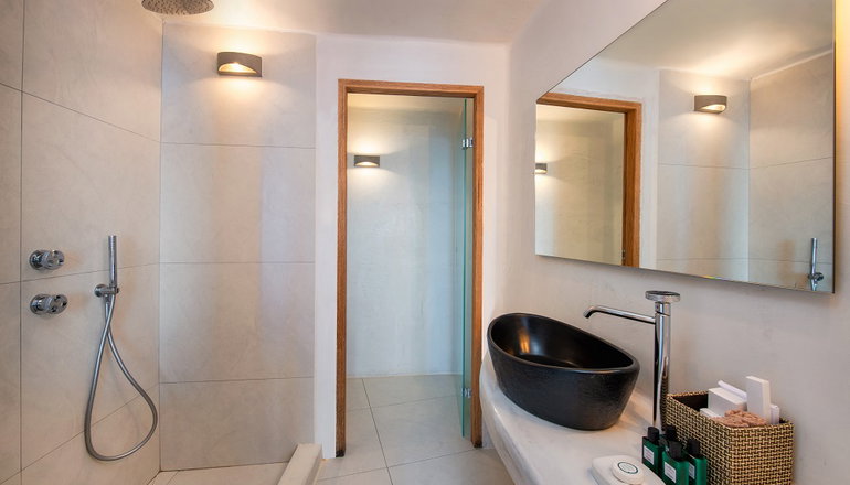 5* Athina Luxury Suites