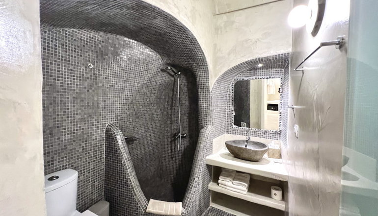 5* Athina Luxury Suites