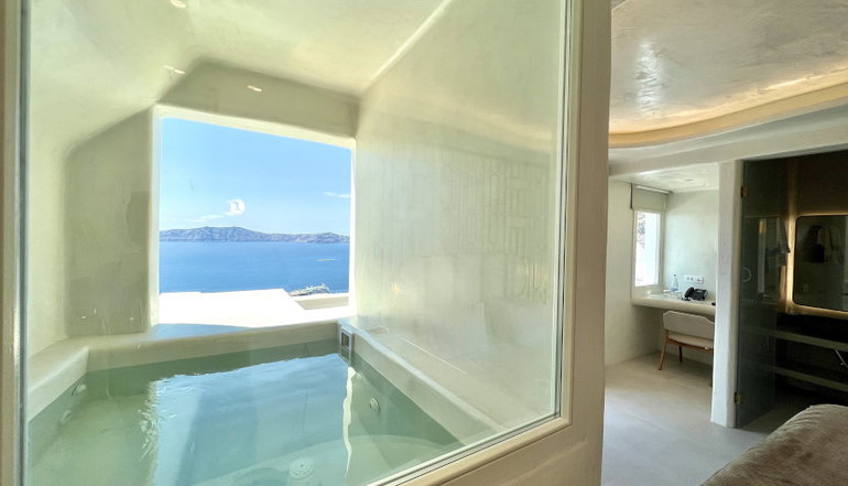 5* Athina Luxury Suites