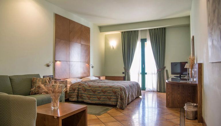 5* Avaris Hotel
