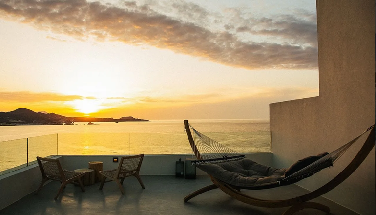 5* Domes White Coast