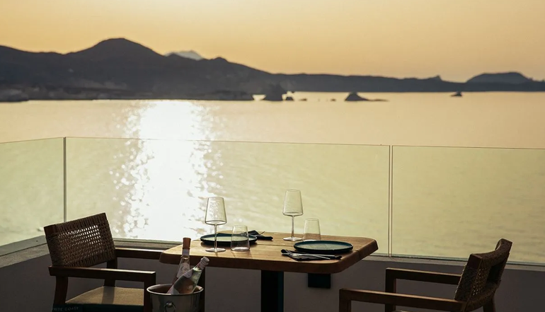 5* Domes White Coast