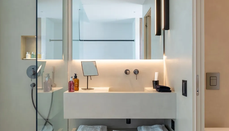 5* Domes White Coast