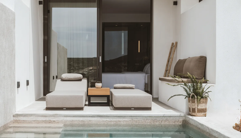 5* Domes White Coast
