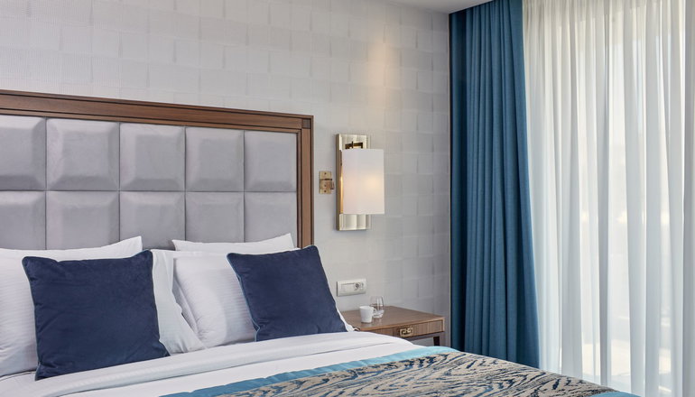 5* Electra Metropolis Hotel