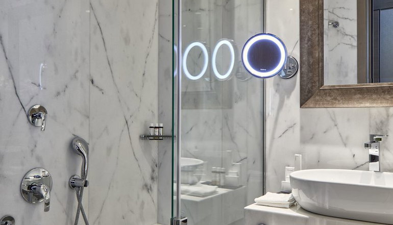 5* Electra Metropolis Hotel