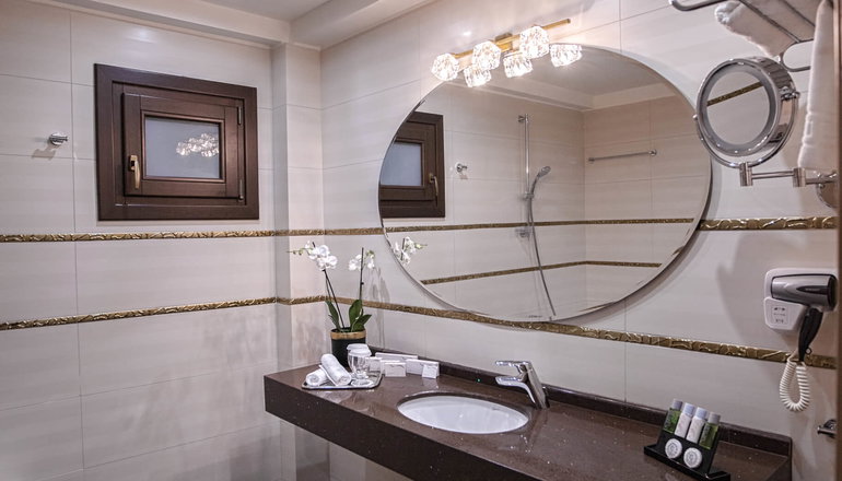 5* Grand Meteora Hotel
