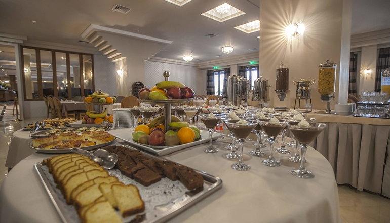 5* Grand Meteora Hotel