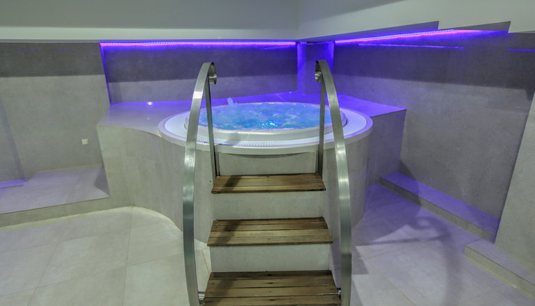 5* Grand Meteora Hotel