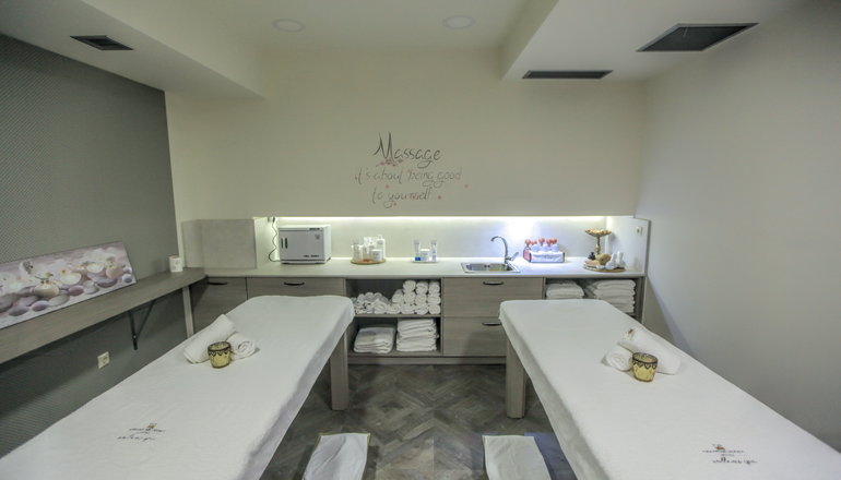 5* Grand Meteora Hotel