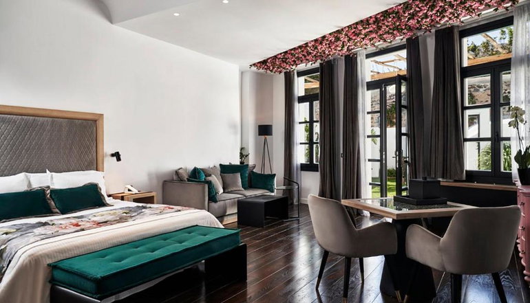 5* Katikies Garden Santorini - The Leading Hotels Of The World