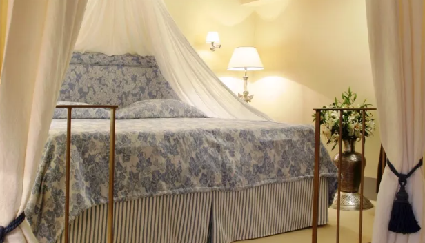 5* Le Convivial Luxury Suites & Spa