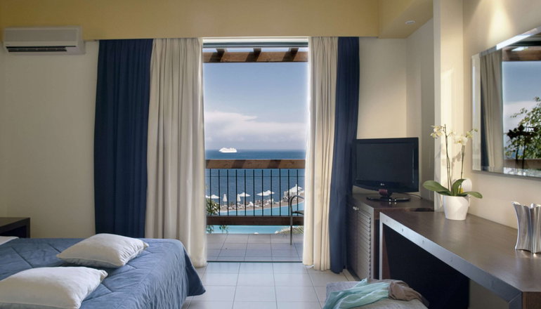 5* Louis Apostolata Island Resort