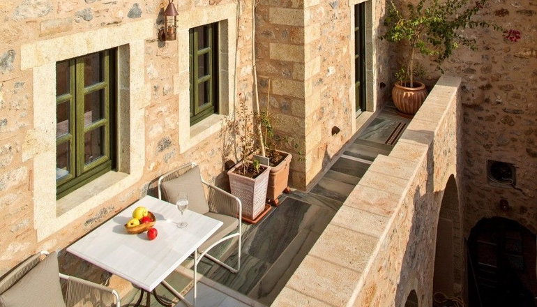 5* Moni Emvasis Luxury Suites