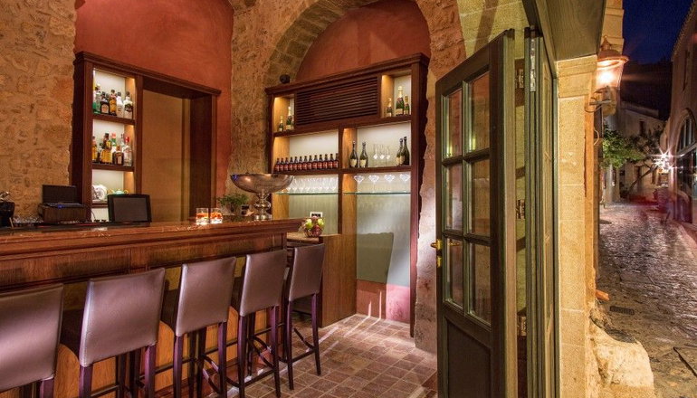 5* Moni Emvasis Luxury Suites