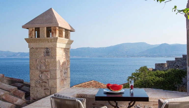 5* Moni Emvasis Luxury Suites