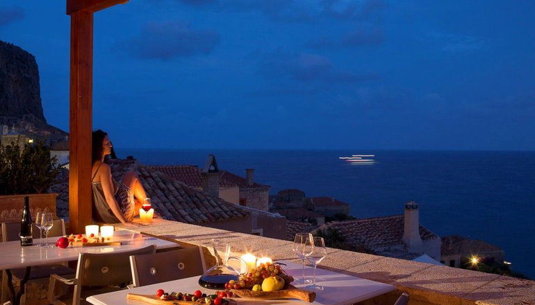 5* Moni Emvasis Luxury Suites