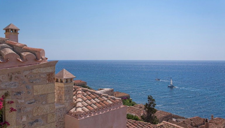 5* Moni Emvasis Luxury Suites