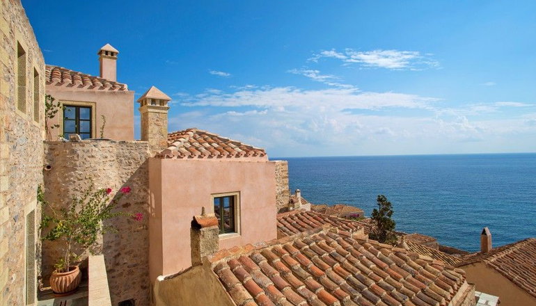 5* Moni Emvasis Luxury Suites