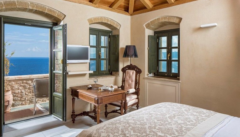 5* Moni Emvasis Luxury Suites
