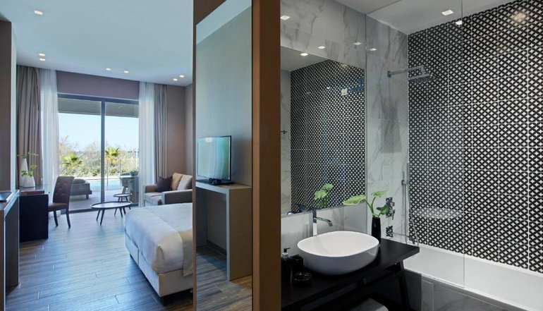 5* Pelagos Suites Hotel